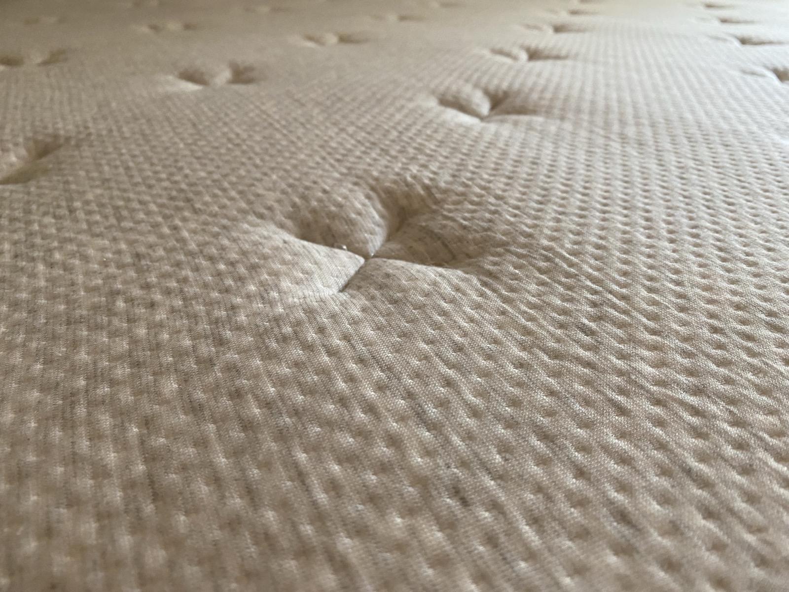 Helix Midnight Luxe cover close-up